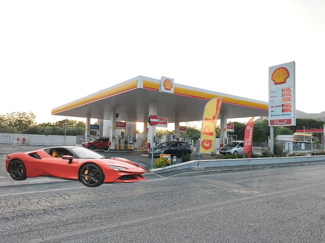 Ferrari e Lamborghini, un “pit stop” alla stazione Shell