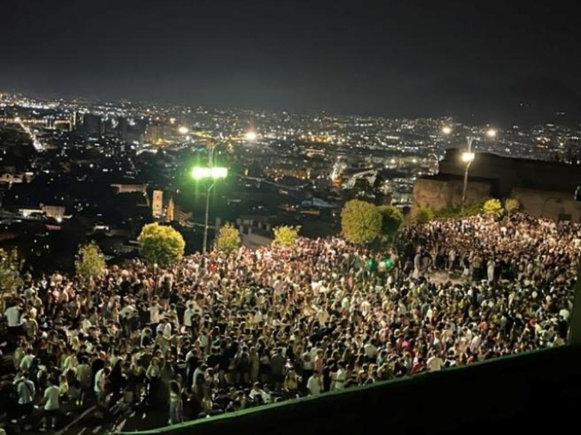 Notte prima degli esami, a Napoli scattano i divieti