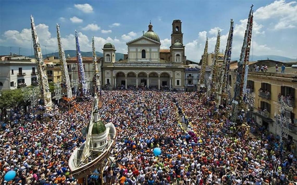 Festa dei Gigli: il balcone del municipio riservato ai disabili 