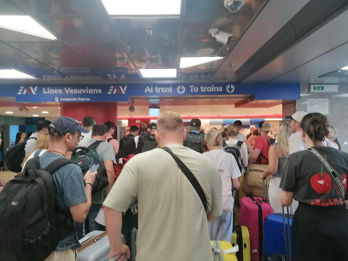 Blackout a Porta Nolana, ferma la linea della Circumvesuviana
