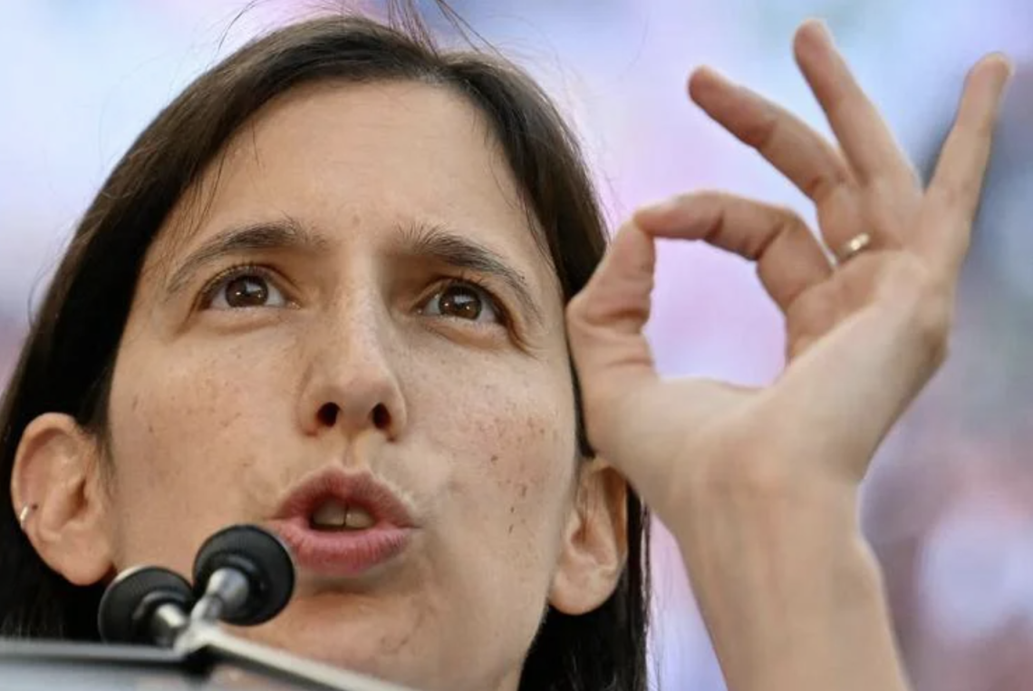 Anche Prodi, che l'ha scoperta, da “sardina”, contro la Schlein
