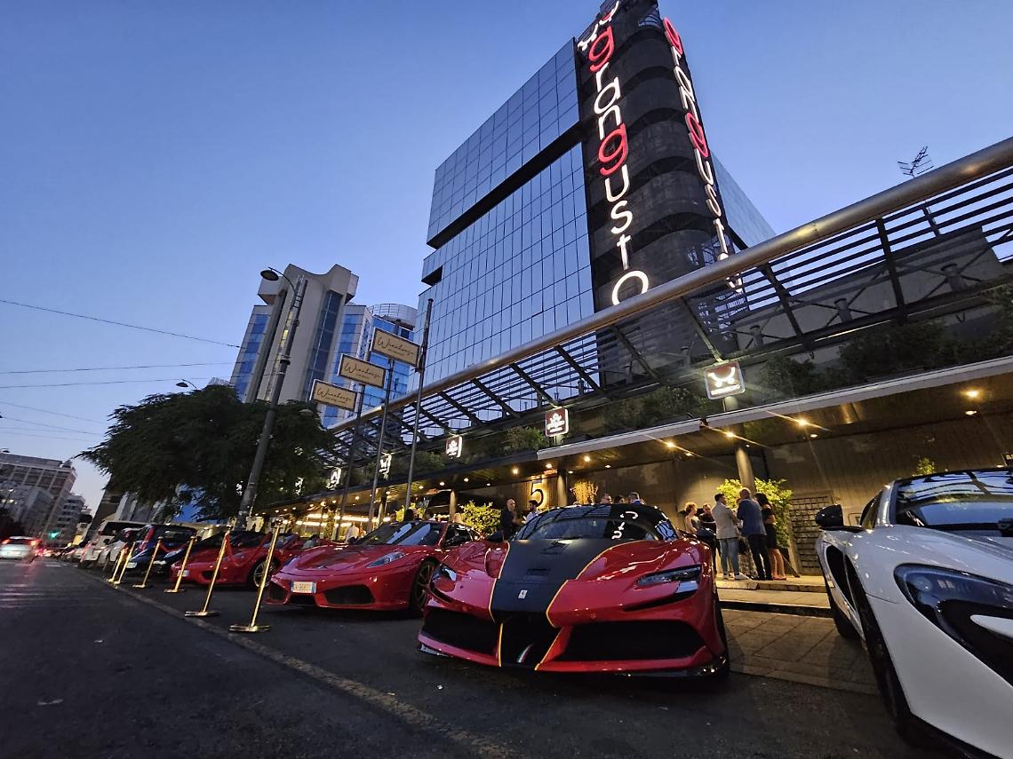 Motors&Flavours: Ferrari, Lamborghini e gourmet si incontrano in via Marina