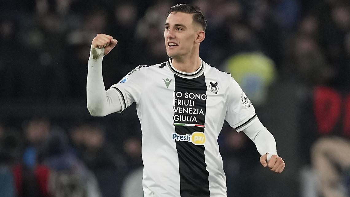 Accordo per l’attaccante Lucca, 35 milioni all’Udinese