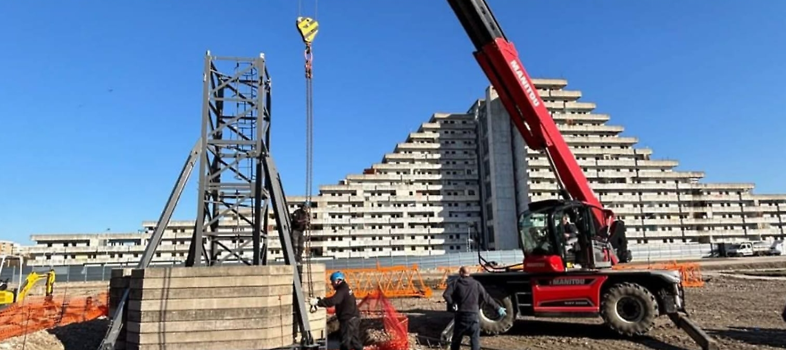 Scampia, fiaccolata a un anno dal crollo della Vela celeste