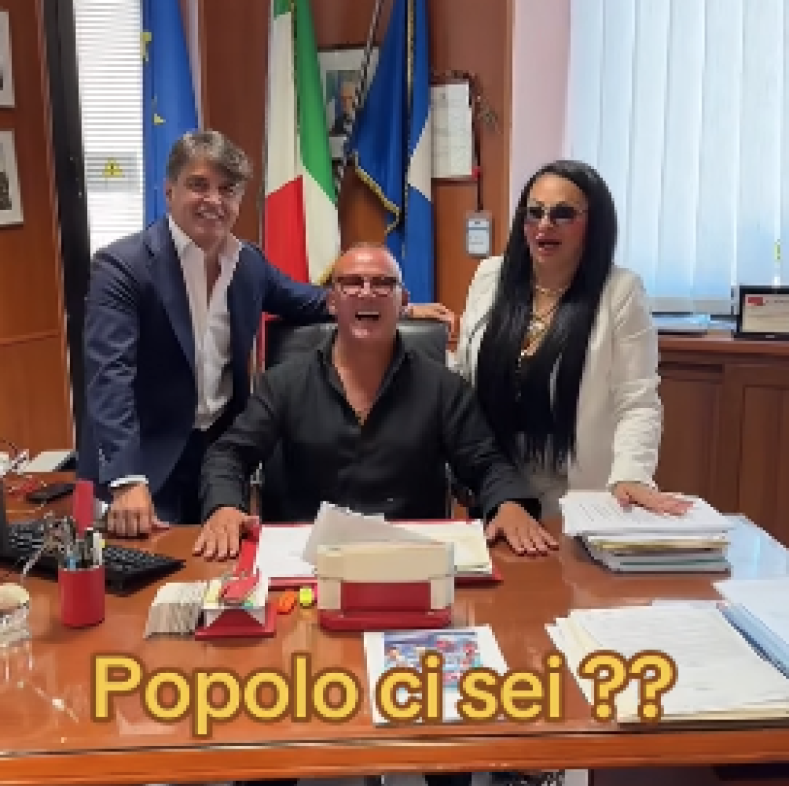 Tiktoker nell'ufficio del consigliere regionale, scoppia la bufera