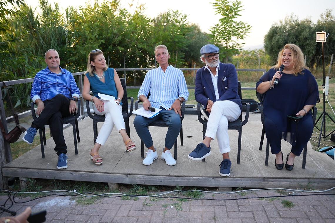 A Longobardi Marina il romanzo “Il mercante di seta nera”