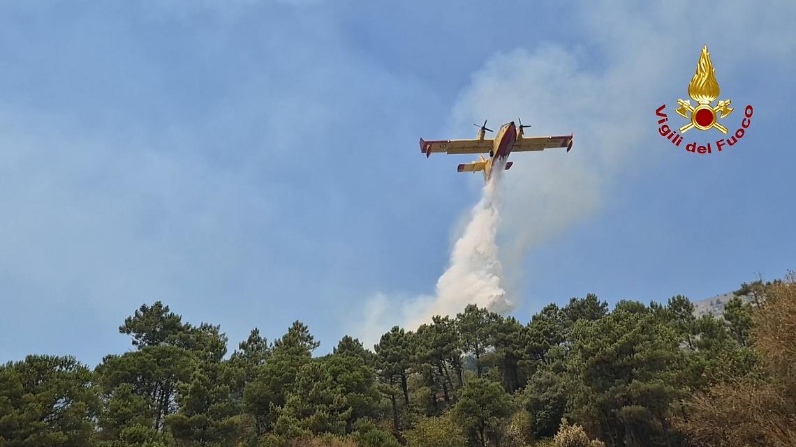 Vesuvio, fuoco senza tregua