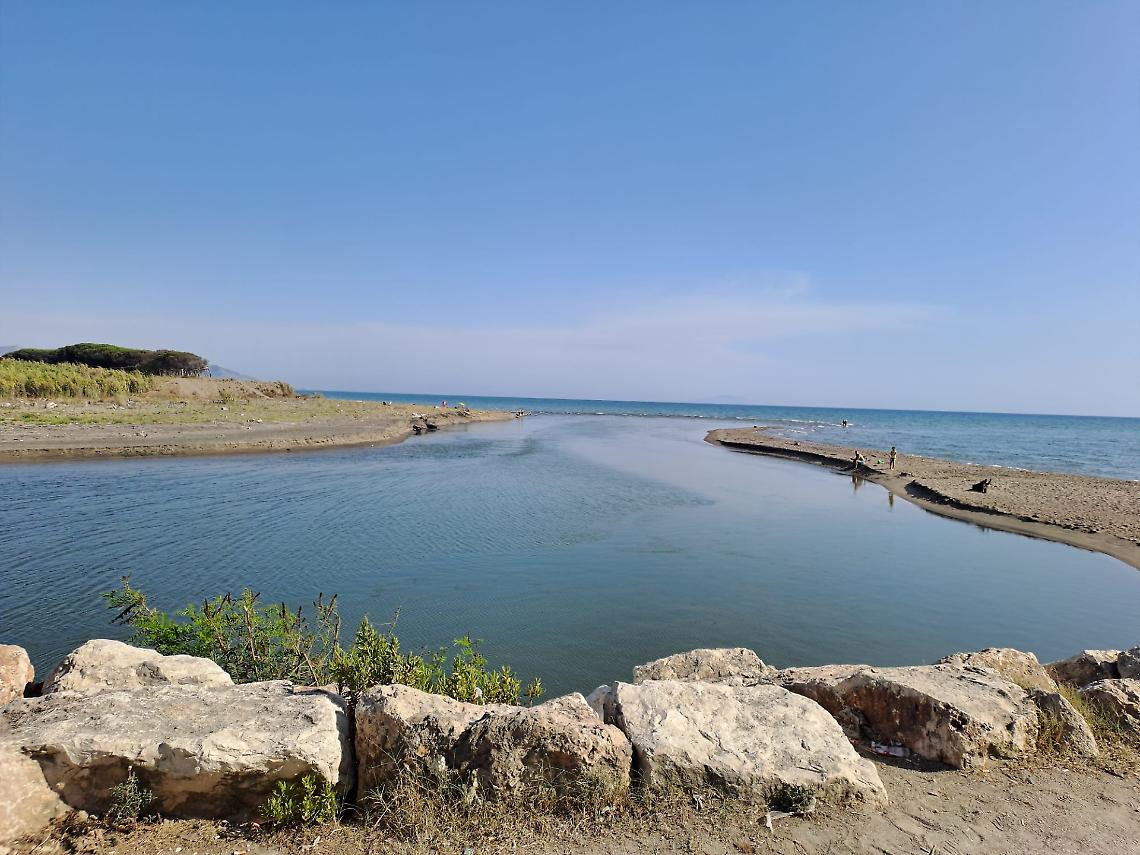 "Tappo" alla foce, diportisti intrappolati