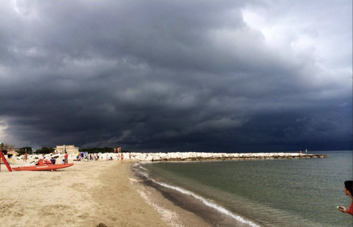 Ancora maltempo sulla Campania, sarà un sabato di pioggia e temporali