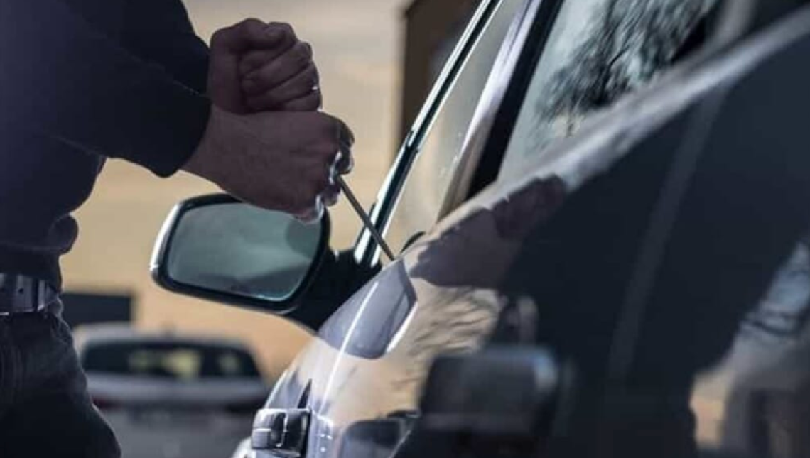 Topo d’auto preso per una sveglia