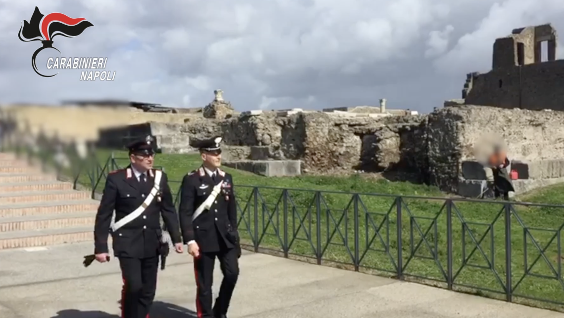 Scavalcano le recinzioni degli Scavi di Pompei, denunciati 4 turisti