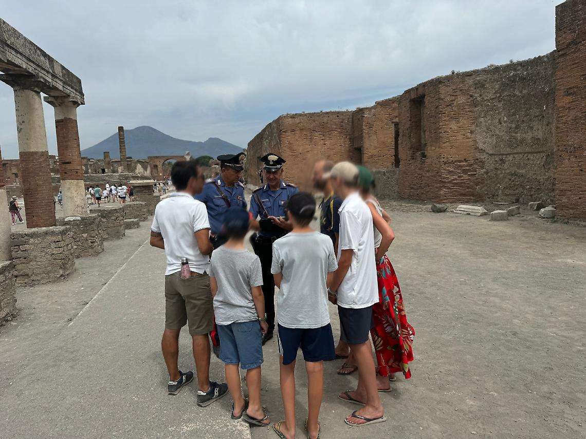 Falso tesserino da guida turistica: 44enne denunciato