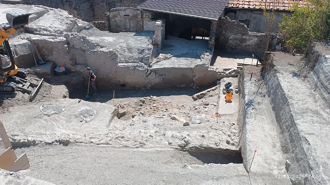 Una “panca d’attesa” davanti a Villa dei Misteri
