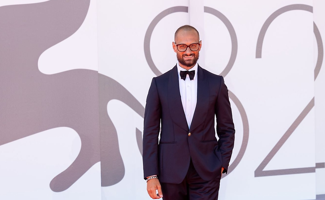 Luca D’Alterio al Red Carpet di Venezia 2025 per un messaggio di salute e benessere