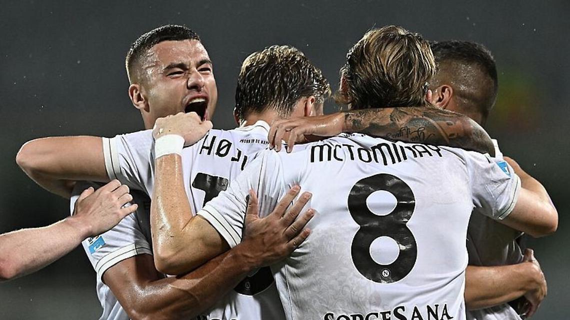 Napoli straripante a Firenze: 3 gol e primo posto con la Juve 