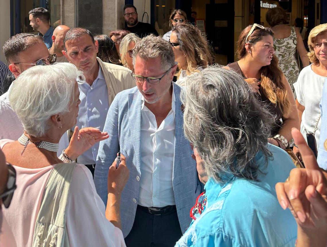Supermercato in via Giordani, cresce la tensione: «Così non si vive più»