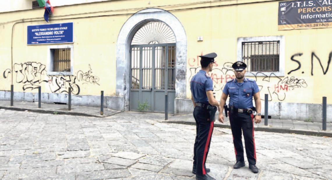 Preso a martellate dopo la lite, orrore davanti l’istituto tecnico