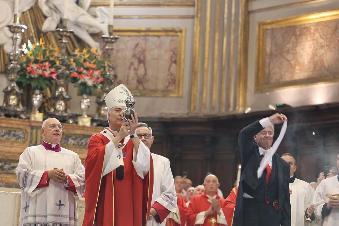 San Gennaro, sciolto il sangue: il prodigio si ripete