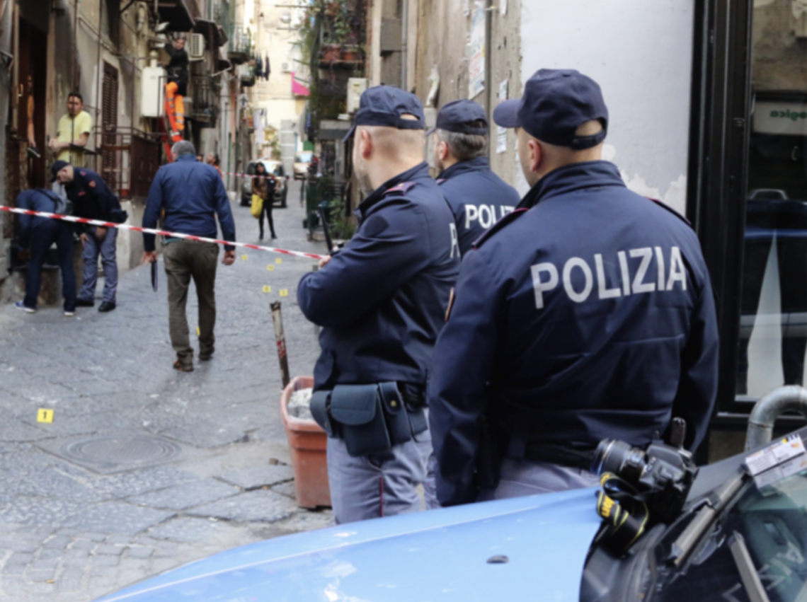 Spari a un 17enne, fermato un minore: è guerra tra i Quartieri e il Pallonetto