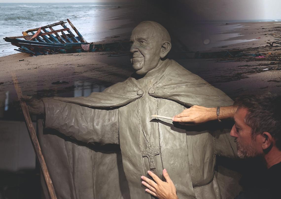 Domenico Sepe e la sua nuova scultura per Papa Francesco con il legno del naufragio