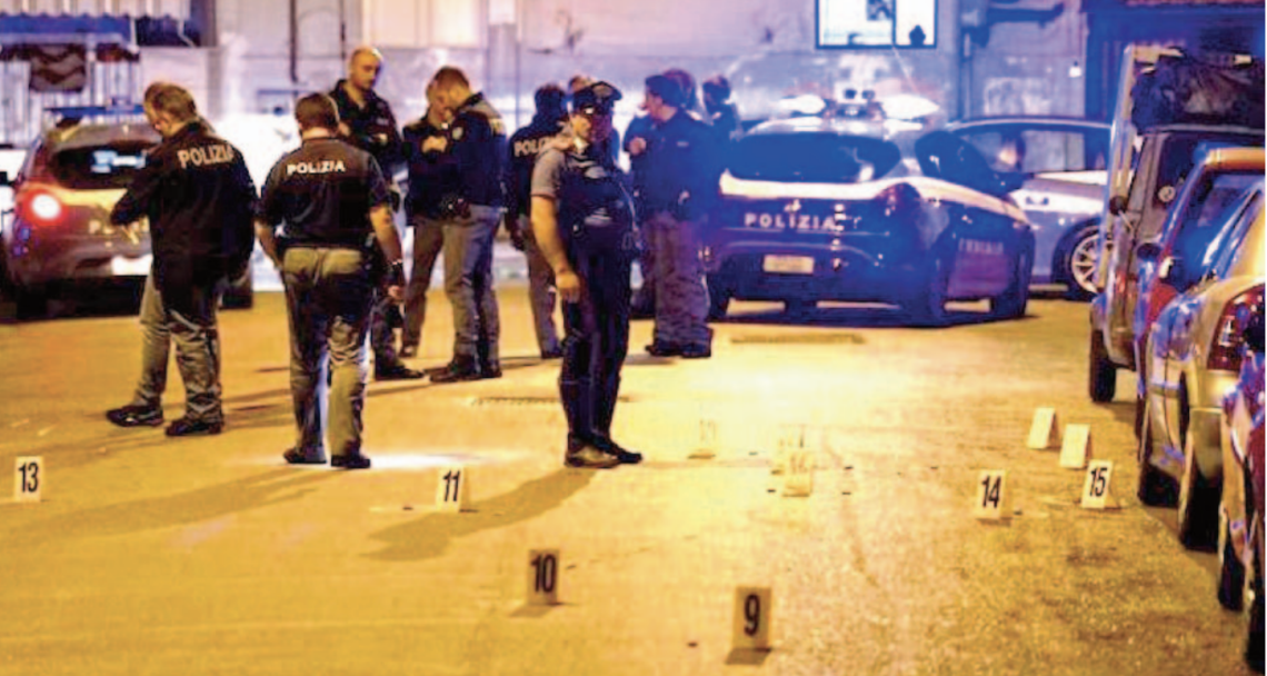 I babyras dei vicoli alzano il tiro, inseguimento con colpi di pistola