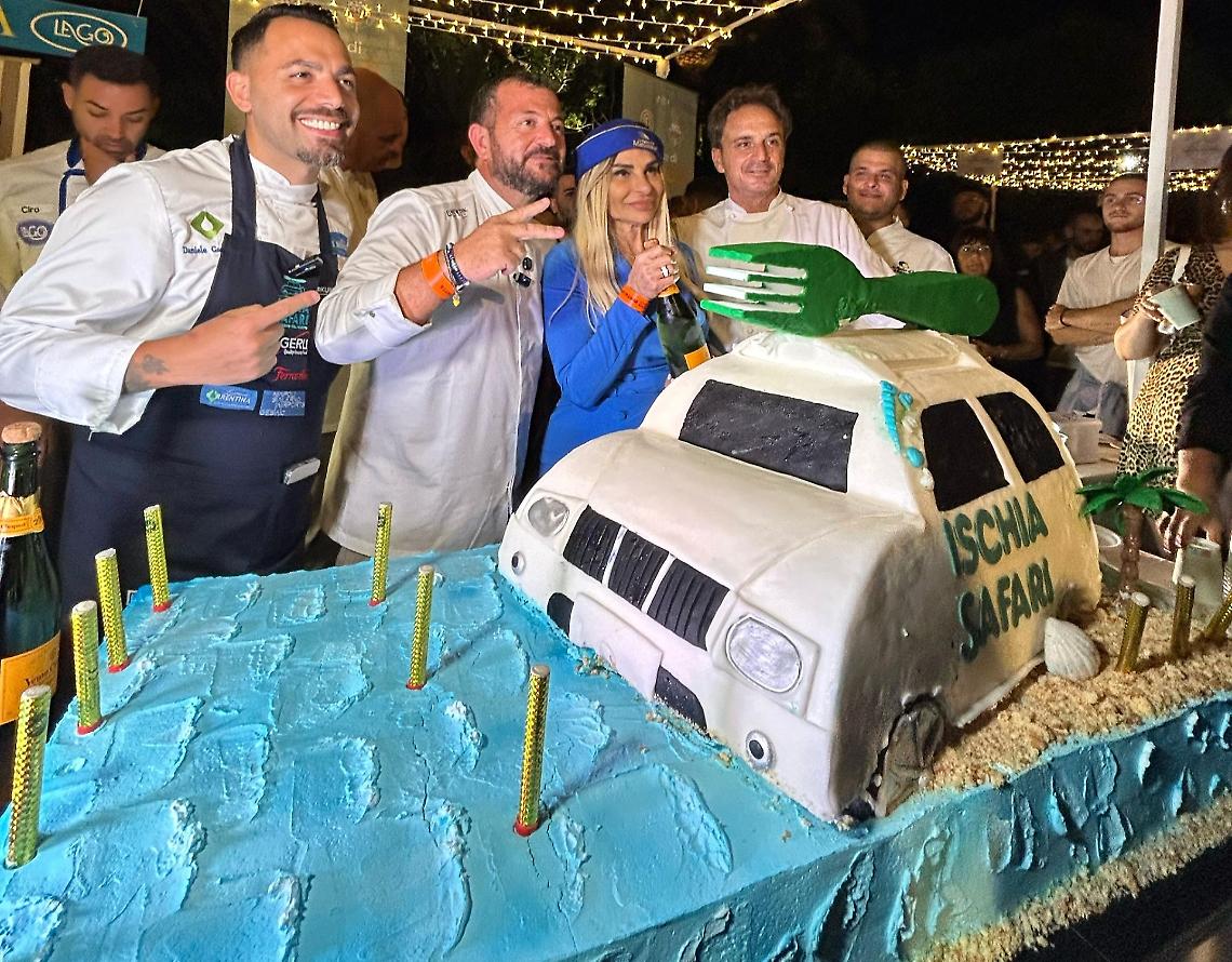 La pasticceria Poppella incanta Ischia Safari 2025 con una torta monumentale