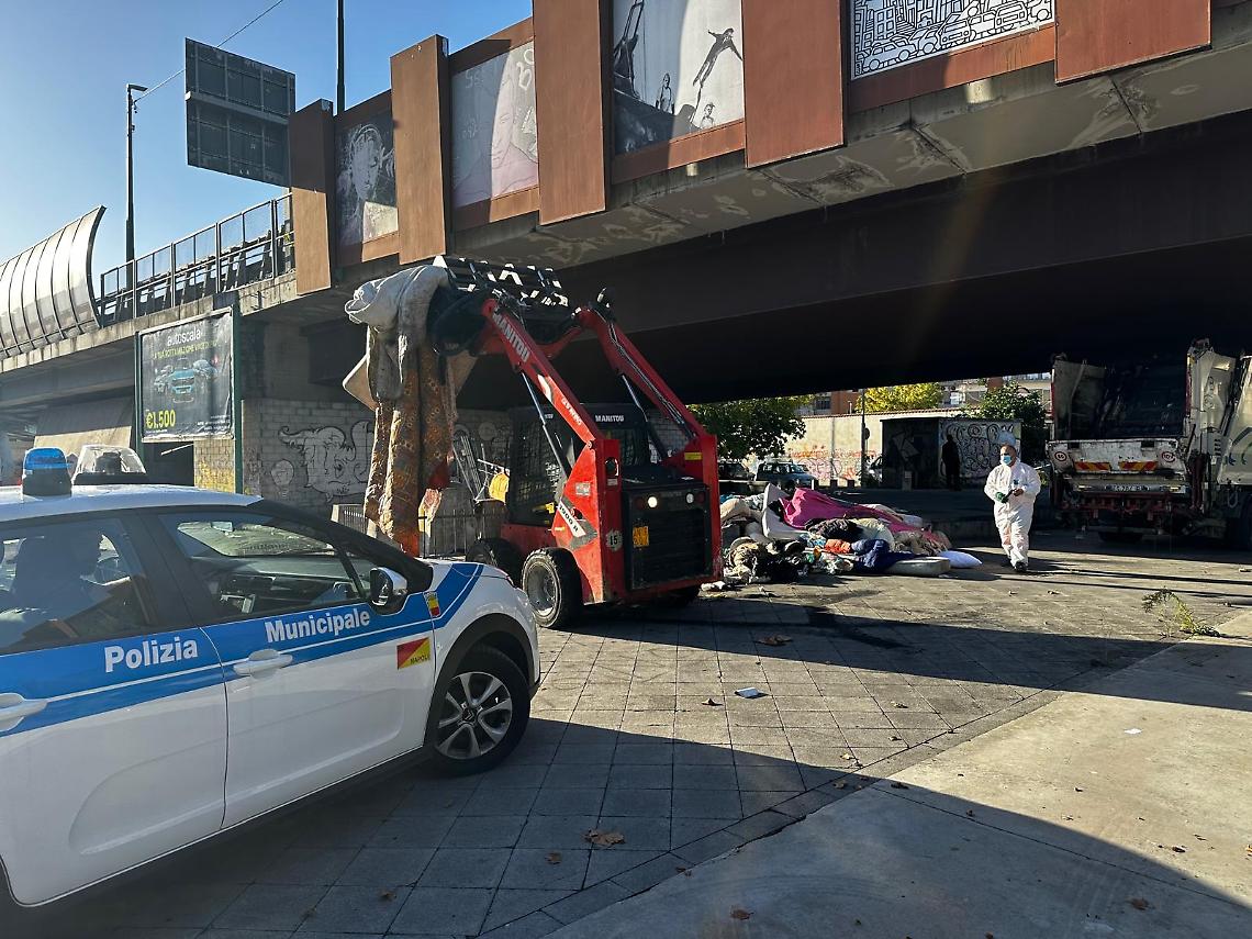 Bonifica piazza Di Vittorio, rimosse 20 tonnellate di rifiuti