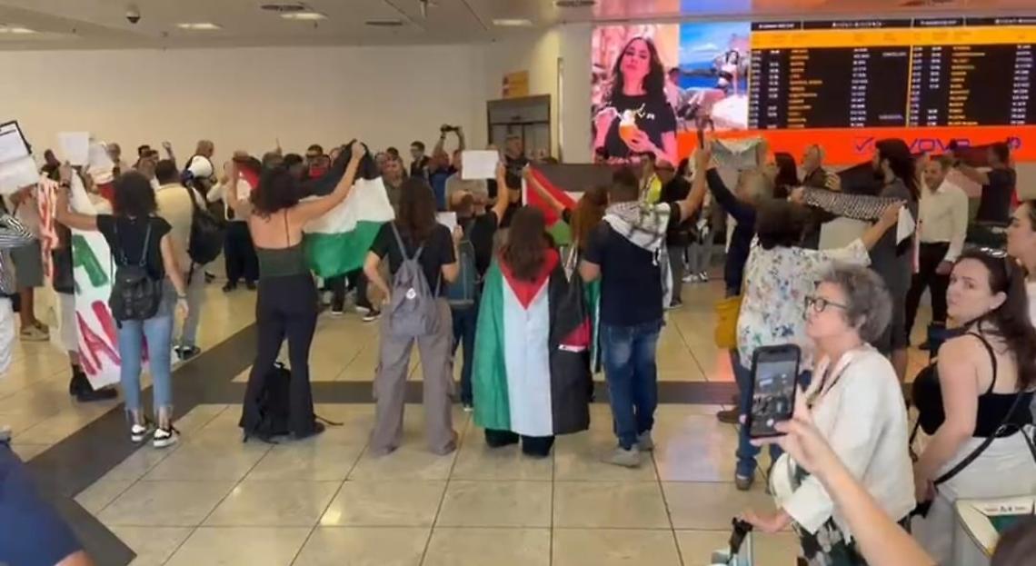 Attivisti pro Pal in aeroporto: no a sionisti in vacanza
