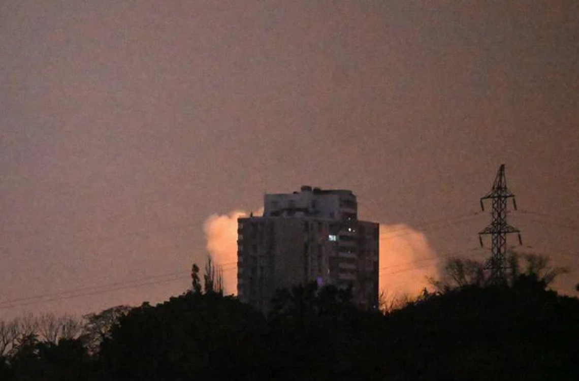Ucraina, nuovi raid russi nella notte: massiccio attacco su Kiev
