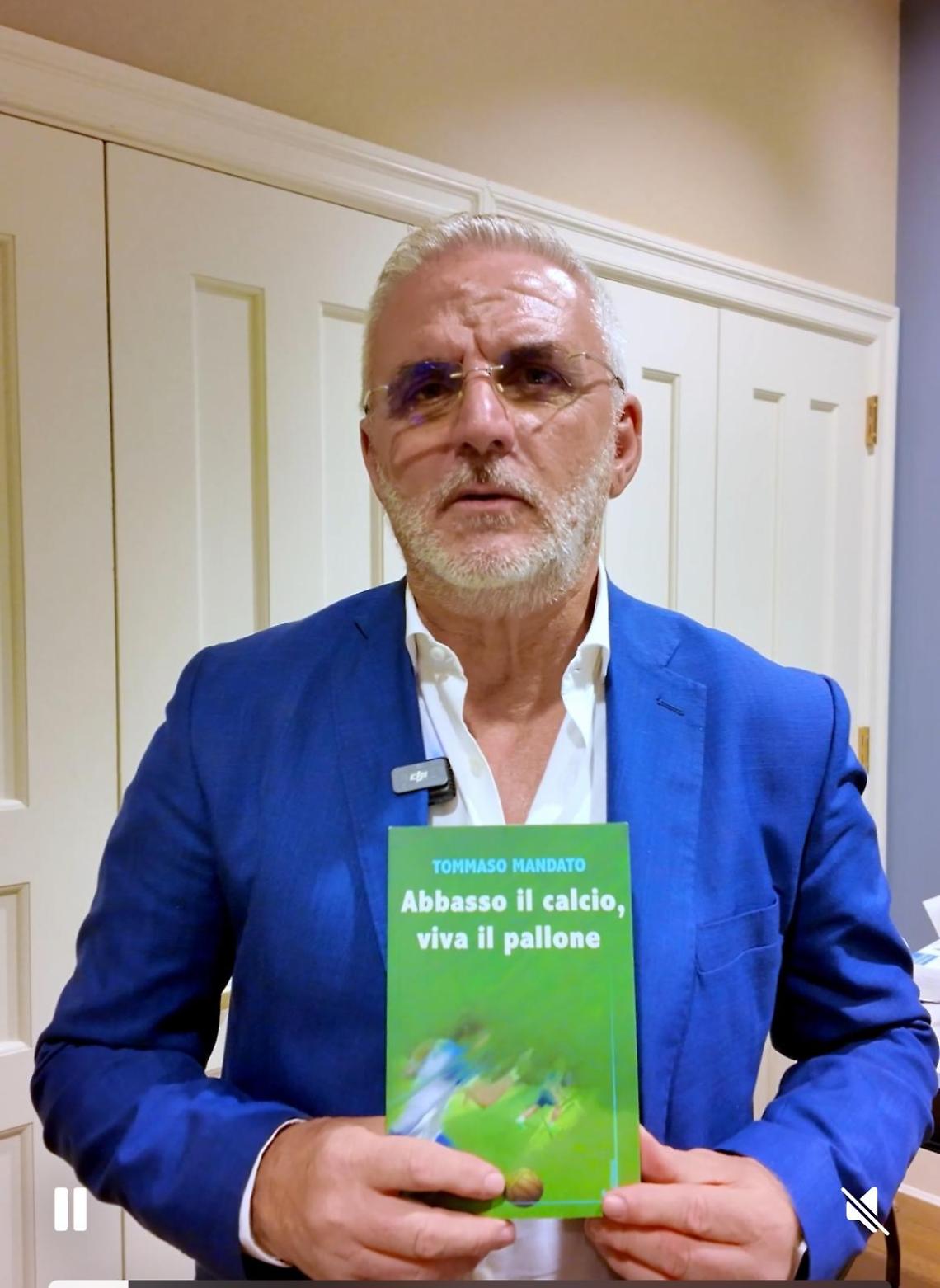 “Abbassa il calcio, via il pallone”, il libro di Tommaso Mandato presentato anche a New York