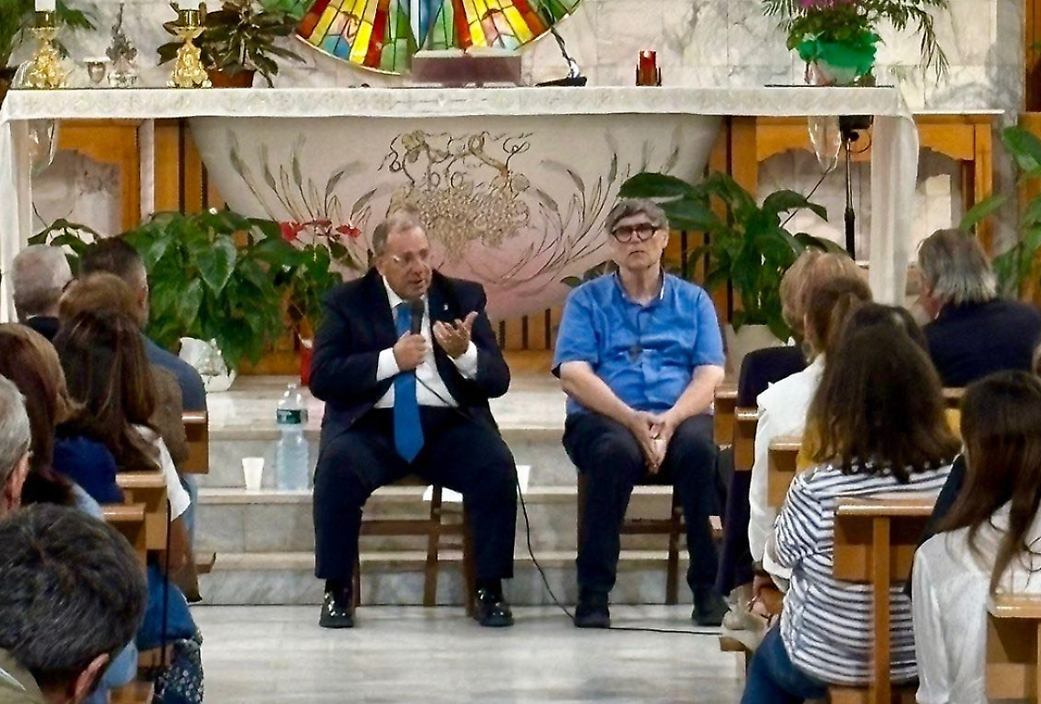 Don Patriciello: «Al Parco Verde ci sono nuovi capi, la gente è terrorizzata»