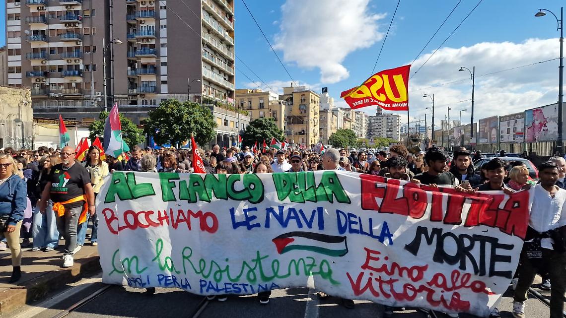In migliaia sfilano per la Palestina e la Flotilla sulle note di “Bella Ciao”