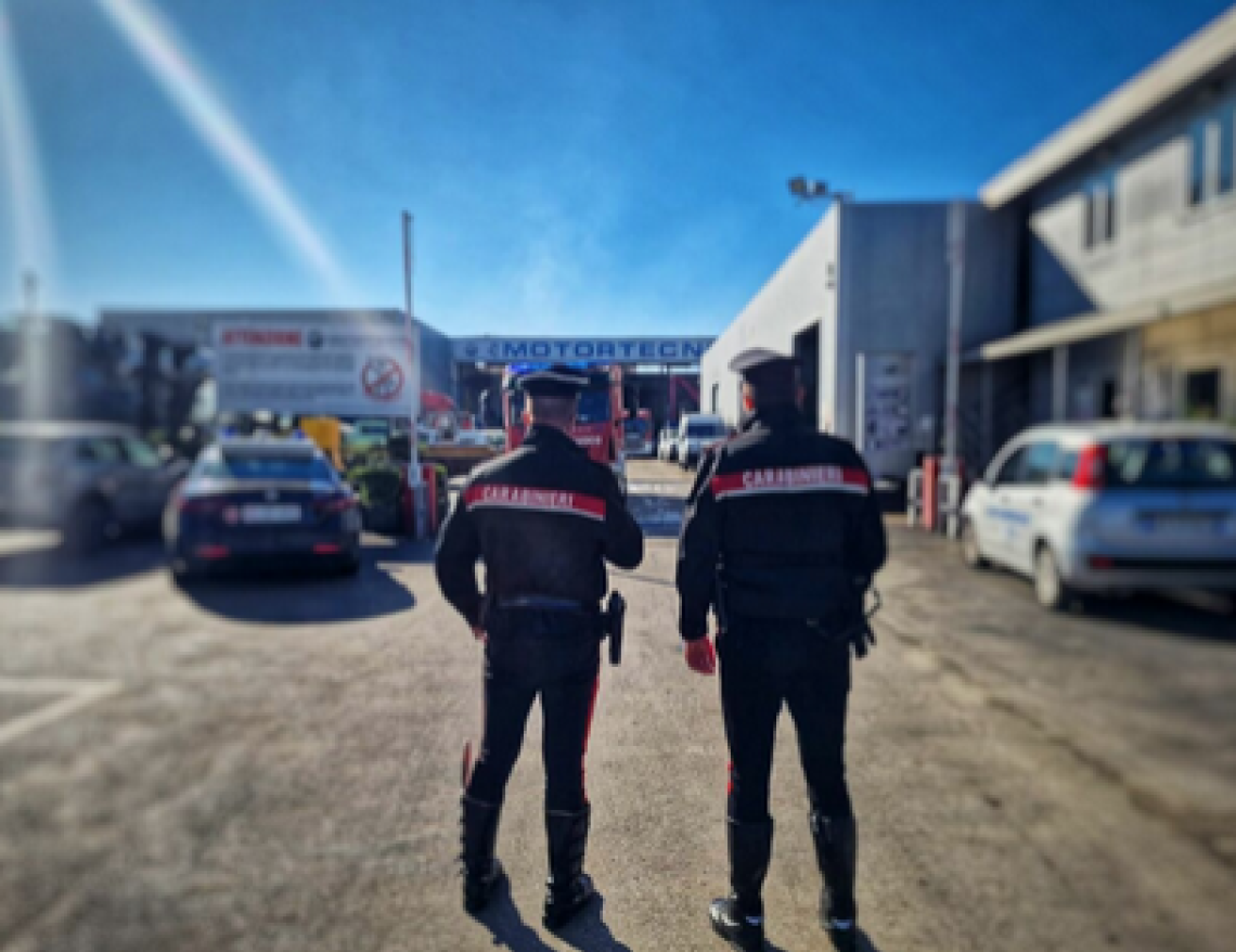 Esplosione in officina, tre operai feriti