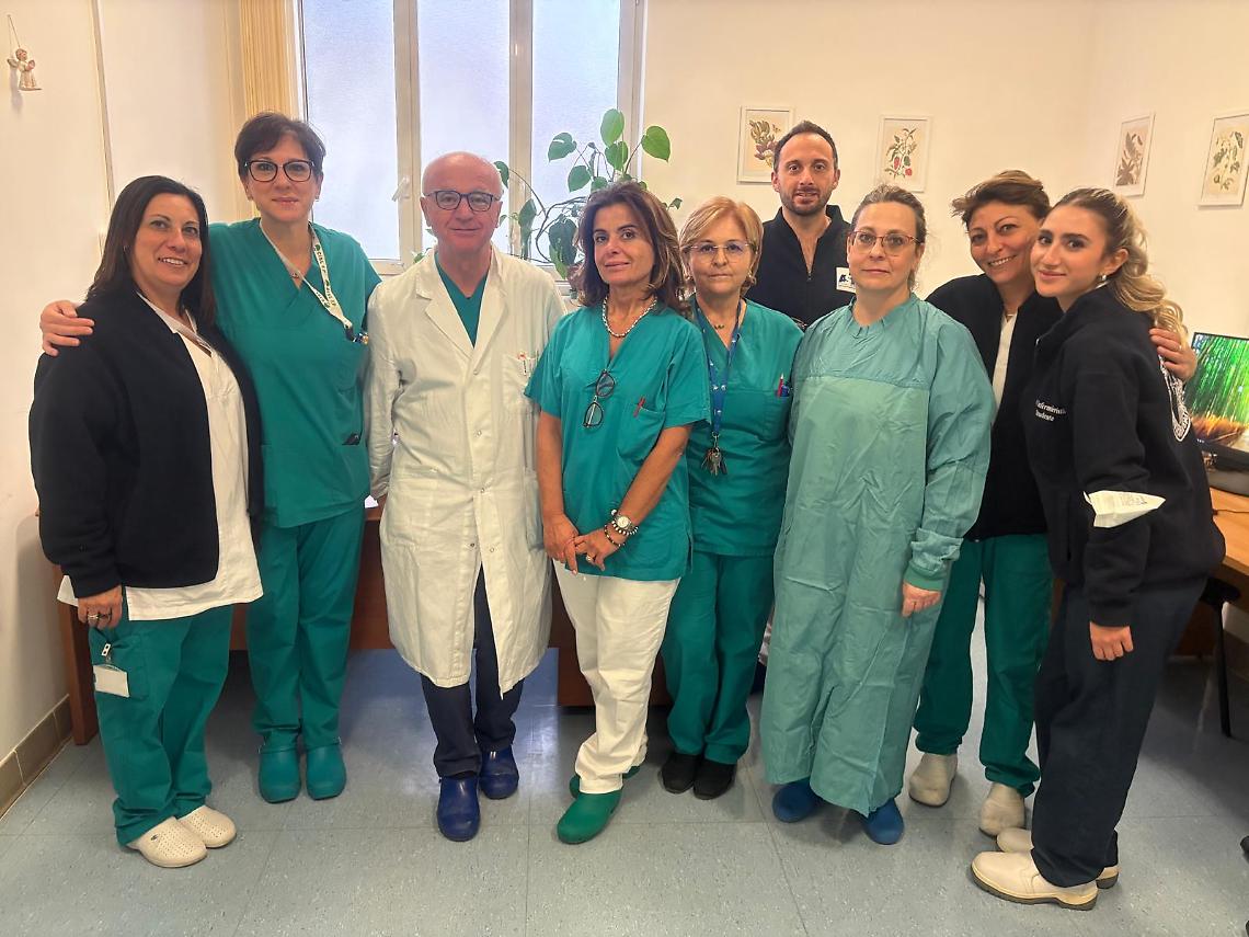 Al Pronto soccorso per un dolore toracico: gli scoprono un tappo di bottiglia bloccato in esofago