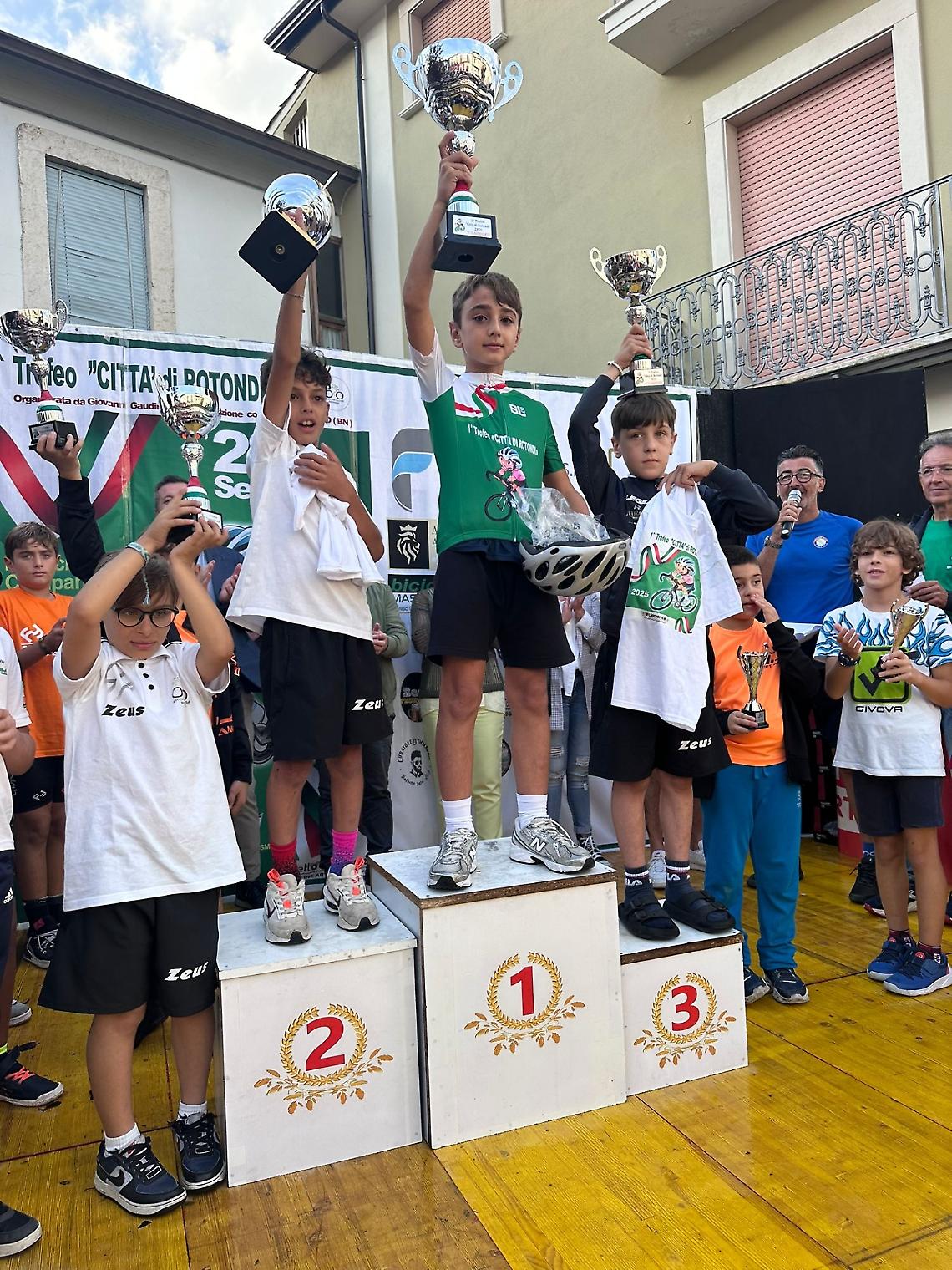 Spettacolo e pedalate veloci: i giovanissimi di scena al Trofeo Città di Rotondi