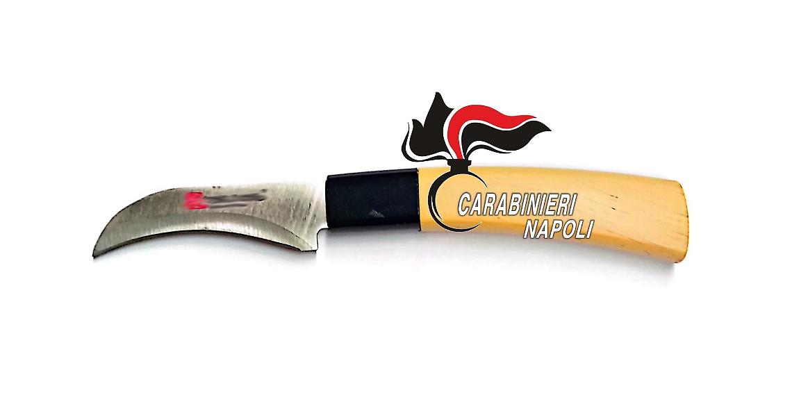 Coltello nascosto nella cassetta dello scarico wc a scuola