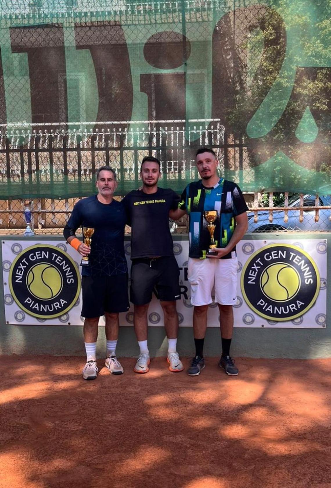 La passione che non ha età di Luca Ronca, evergreen del tennis campano