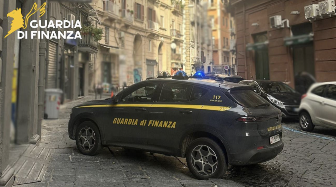 Tredicenne su mini-moto tra i vicoli del centro, denunciato il padre