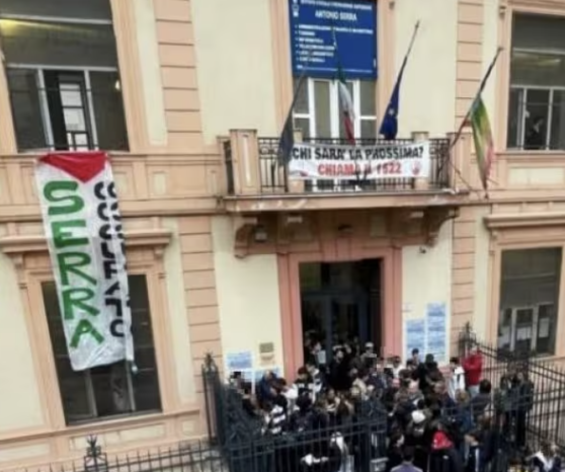 Serra e Pansini occupati, ma Città Metropolitana minaccia: riprendere le lezioni