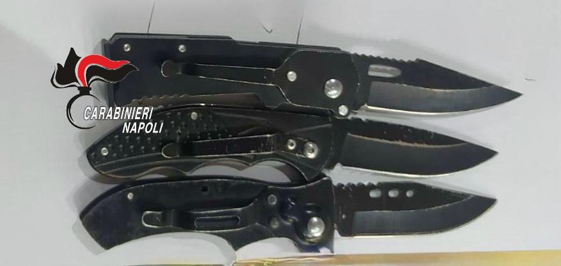 Coltelli a scuola, tre minorenni segnalati alla Procura