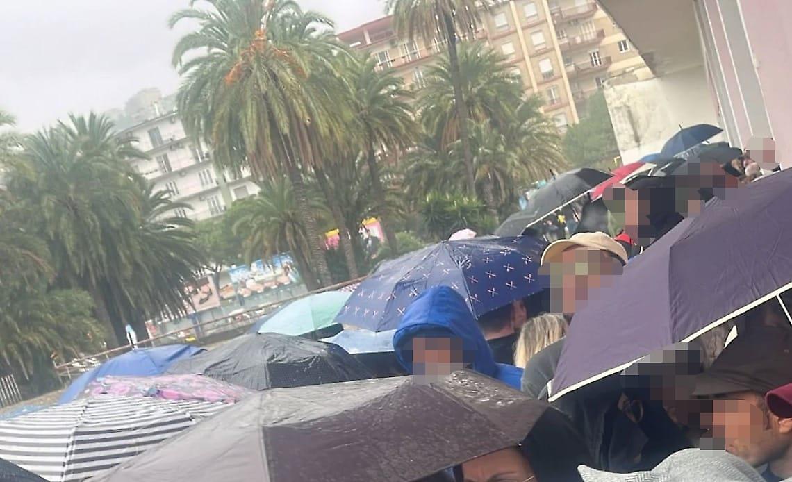 C'è un incidente stradale, in 300 esclusi da concorso a Napoli