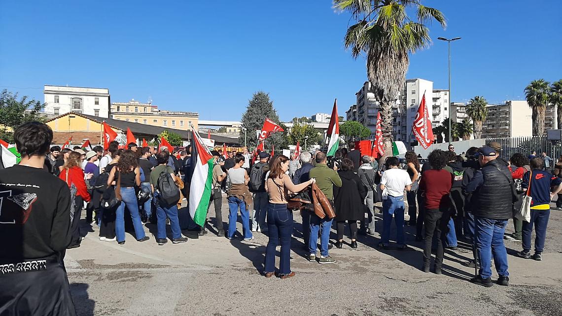 Pro Pal arrestati, presidio di manifestanti davanti al tribunale