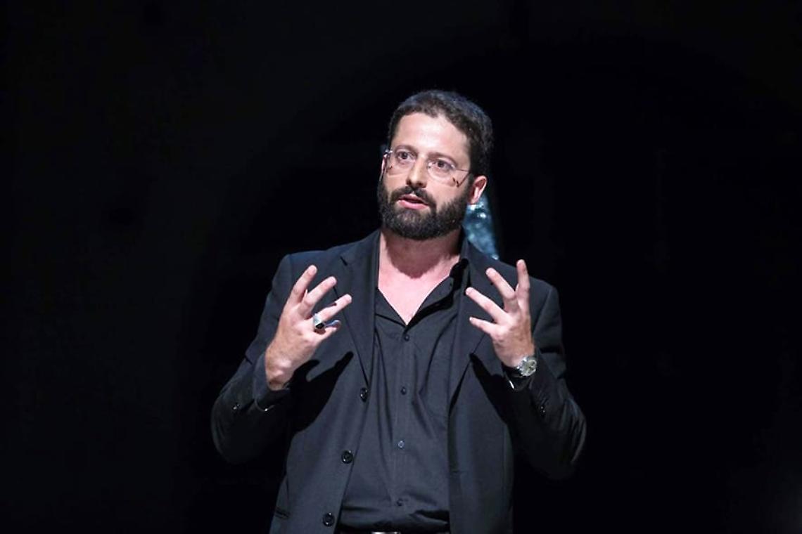 Il Pozzo e il Pendolo con “Febbre per il commissario Ricciardi”