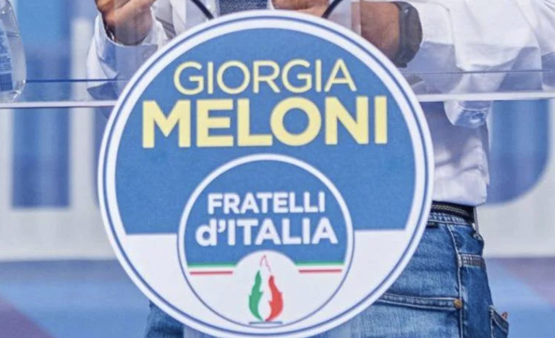 Cori fascisti in sede FdI, commissariati i giovani a Parma: «Ferma distanza da estremismo»