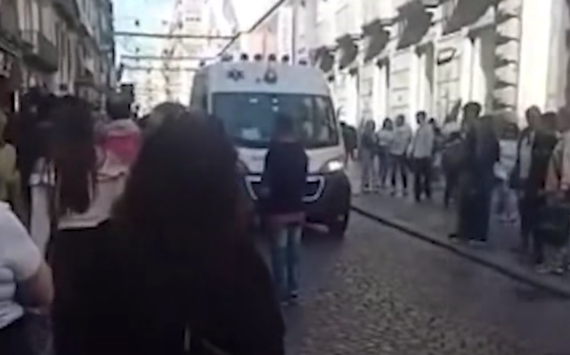 «Maxirissa in via Toledo a Napoli tra ambulanti»