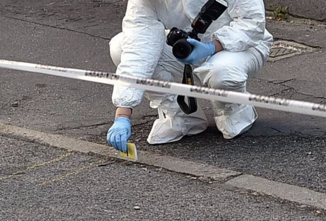 Spari in strada, ucciso operaio 18enne