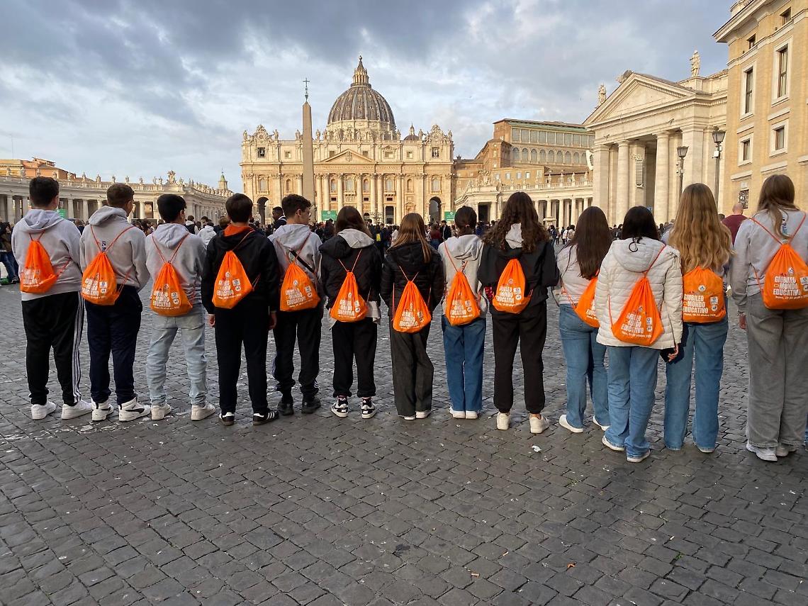 I ragazzi del Comprensivo di Piano ricevuti dal Papa