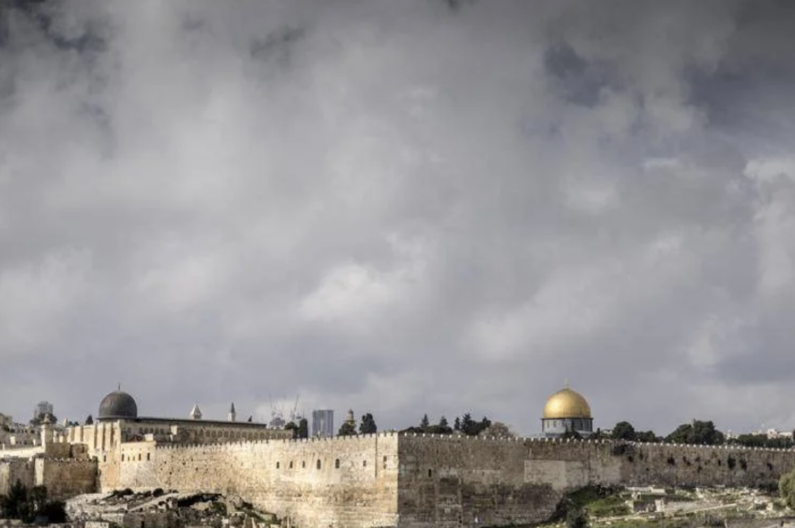 Gerusalemme, media: oltre 460 coloni israeliani assaltano moschea di Al-Aqsa