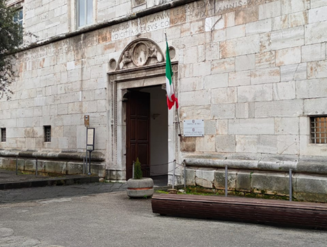 Furgone coi giornali rapinato utilizzato per rubare bancomat