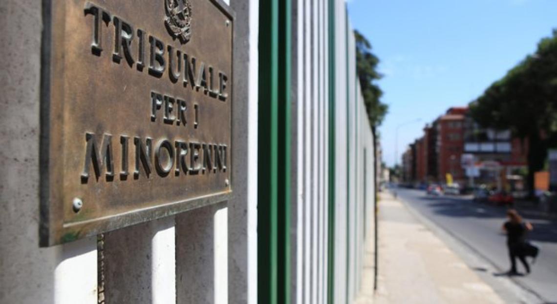 Sparano ad un uomo: arrestati due 15enni